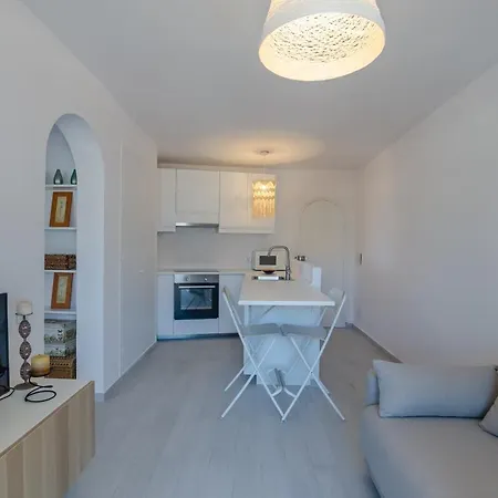 Holidays アパート *